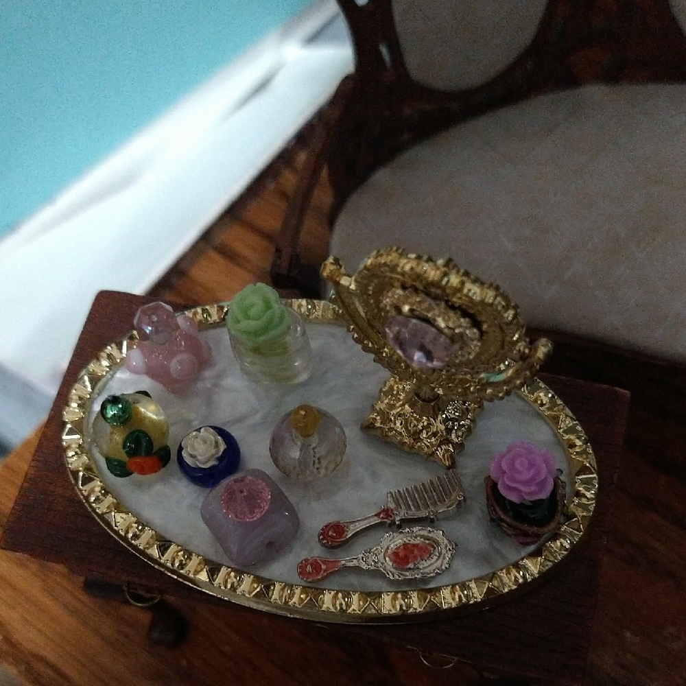 Tiny Perfume Vanity Display